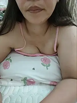 linhha23 online show from May 17, 2026, 1:40 pm