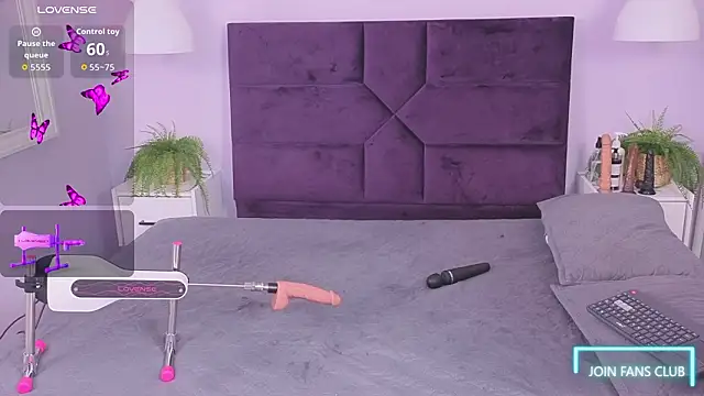 Yasminbrattz online show from March 24, 2026, 11:48 am