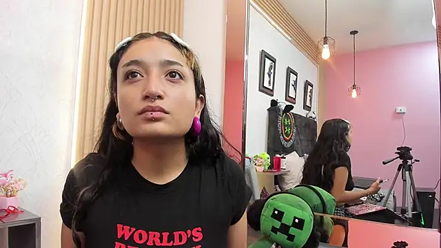 MeowMota  online show from June 19, 2026, 4:33 pm
