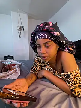 oshun6360 online show from April 15, 2026, 8:53 pm