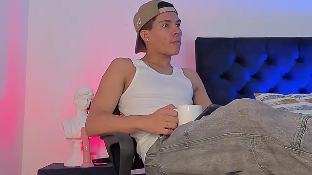 Snapshot of Marcus_Moreno chatting on February 20, 2026, 12:29 am Marcus Moreno online show from February 20, 2026, 12:29 am