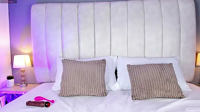 LunaKarther online show from January 14, 2026, 12:22 pm