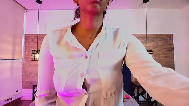 Snapshot of Ellie-Alves chatting on June 18, 2026, 5:06 pm Ellie-Alves online show from June 18, 2026, 5:06 pm