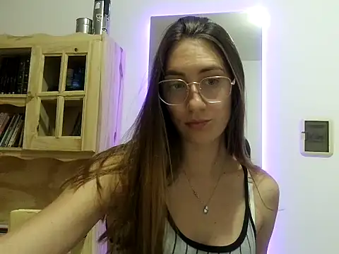 Noracherry online show from February 26, 2026, 6:29 pm