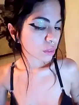 Chiquitoperopeligroso4 online show from February 8, 2026, 5:44 am