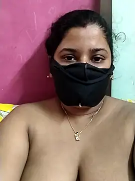 pinkisaha75 online show from April 13, 2026, 2:39 am