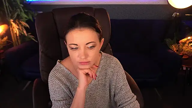 Dafni Monn online show from November 6, 2025, 6:36 am