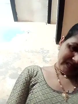 Snapshot of Hasmi_hot09 chatting on February 10, 2026, 2:32 pm Hasmi hot09 online show from February 10, 2026, 2:32 pm