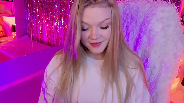 ChloeWhite online show from April 18, 2026, 9:46 am