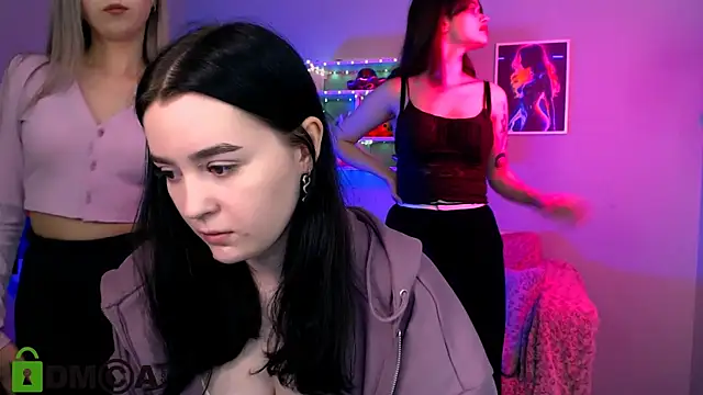 Snapshot of monica_xcx chatting on April 11, 2026, 7:18 pm monica xcx online show from April 11, 2026, 7:18 pm