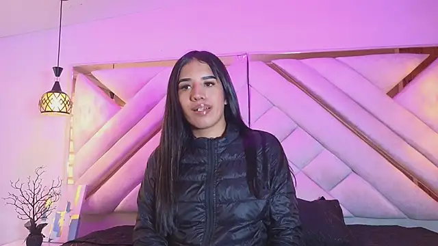 zoevg online show from March 13, 2026, 1:07 pm