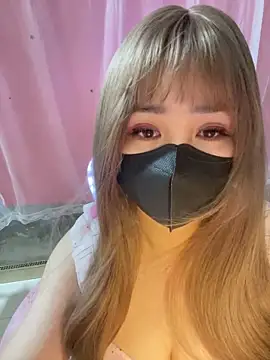 -Violet-t online show from March 28, 2026, 2:05 pm