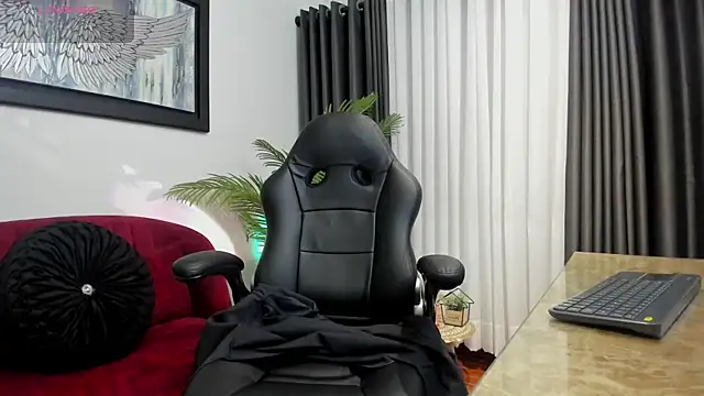 VictoriaPaker online show from April 7, 2026, 10:15 am