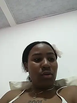 Snapshot of Negraamara chatting on July 19, 2026, 3:32 am Negraamara online show from July 19, 2026, 3:32 am