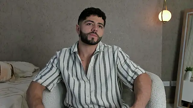 Snapshot of Thiago_moretti chatting on July 15, 2026, 11:21 pm Thiago moretti online show from July 15, 2026, 11:21 pm