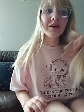 BunnySnowFlake online show from April 8, 2026, 8:42 pm