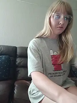 BunnySnowFlake online show from April 9, 2026, 4:01 pm