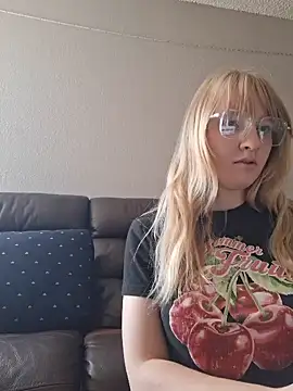BunnySnowFlake online show from April 20, 2026, 4:10 pm