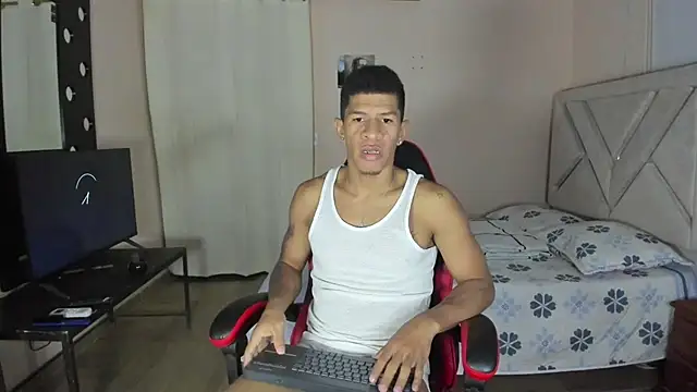 Snapshot of antonio_aguilarx chatting on August 4, 2026, 11:40 pm antonio aguilarx online show from August 4, 2026, 11:40 pm