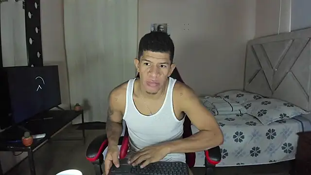Snapshot of antonio_aguilarx chatting on August 5, 2026, 9:39 pm antonio aguilarx online show from August 5, 2026, 9:39 pm