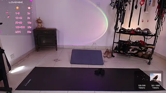 ariannaconnor  online show from May 26, 2026, 1:51 pm