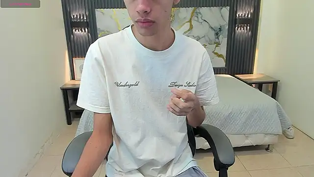 Dark Desiree18 online show from February 4, 2026, 12:00 pm