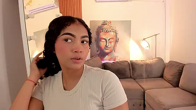 ailann  online show from February 5, 2026, 7:51 pm