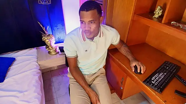 Latinblack 98 online show from January 10, 2026, 7:15 pm