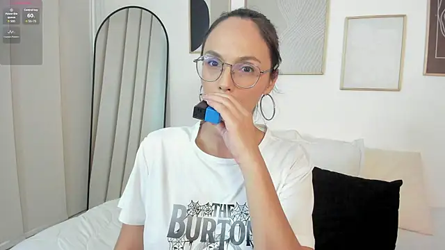 Snapshot of Julianneharris chatting on March 1, 2026, 2:41 pm Julianneharris online show from March 1, 2026, 2:41 pm