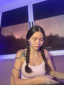 EmmaJhoons online show from February 2, 2026, 11:53 am