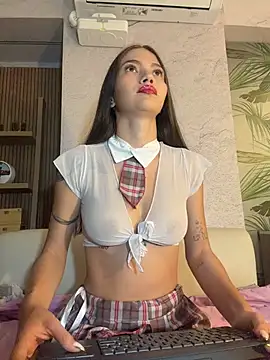 EmmaJhoons online show from February 25, 2026, 12:04 pm