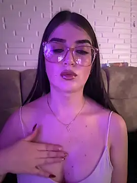 moon0626 online show from April 13, 2026, 2:33 pm