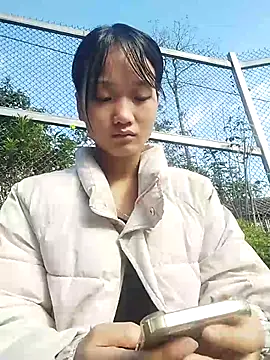 Hina2xx online show from February 5, 2026, 1:54 am