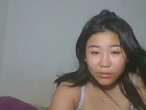 Zyeiii online show from March 21, 2026, 7:35 am