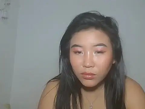 Zyeiii online show from April 6, 2026, 8:43 pm