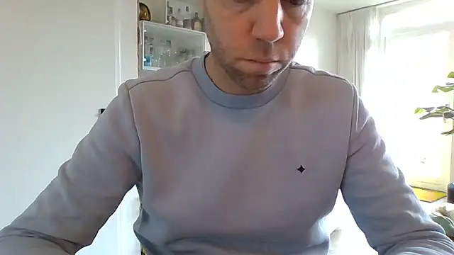 Snapshot of Vector1982 chatting on February 12, 2026, 10:43 am Vector1982 online show from February 12, 2026, 10:43 am