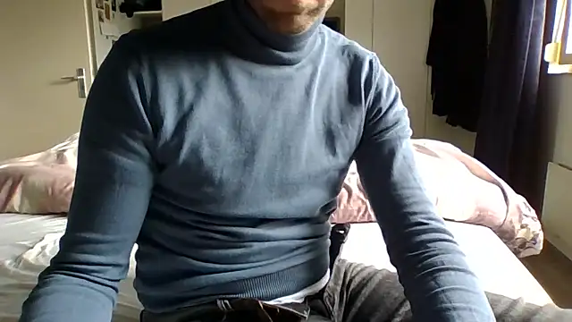 Snapshot of Vector1982 chatting on March 31, 2026, 9:32 am Vector1982 online show from March 31, 2026, 9:32 am