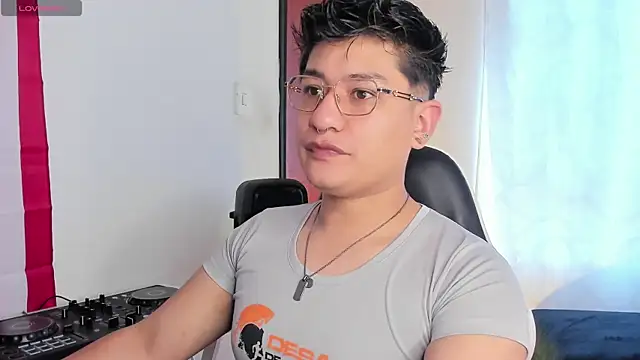 Theo Rowan online show from April 21, 2026, 12:22 pm