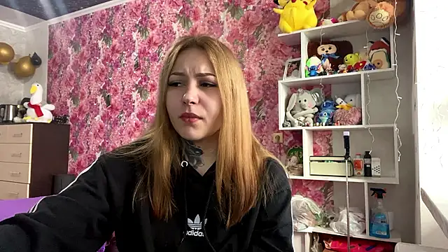 TraciBallena online show from February 11, 2026, 9:03 am