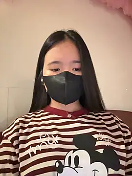 Gwen879 online show from April 24, 2026, 7:11 am