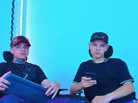 Snapshot of Thomas-Wil chatting on January 18, 2026, 8:23 pm Thomas-Wil online show from January 18, 2026, 8:23 pm