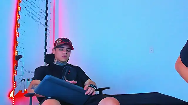 Snapshot of Thomas-Wil chatting on February 7, 2026, 1:20 am Thomas-Wil online show from February 7, 2026, 1:20 am