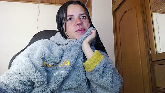 Shanel Lozano online show from April 15, 2026, 6:04 pm