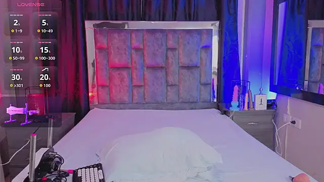 LeoMonnroe online show from April 8, 2026, 7:14 pm