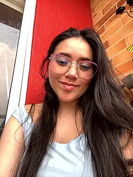 Veronica Wins  online show from March 25, 2026, 6:25 pm