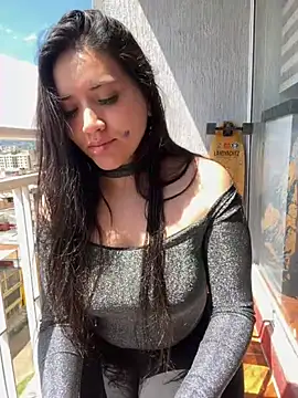 Veronica Wins  online show from April 20, 2026, 3:04 pm