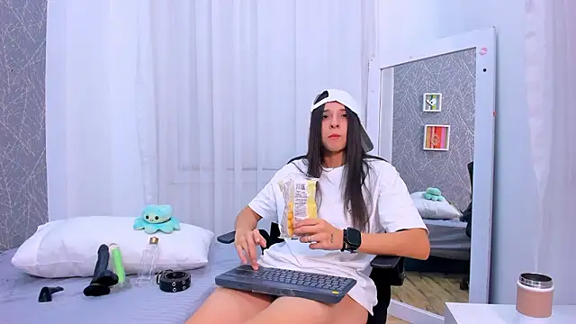 ViictoriiaSaenz online show from March 27, 2026, 3:56 am