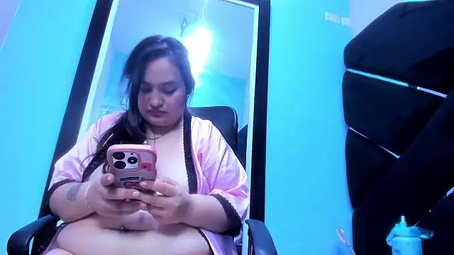 Snapshot of MiaRouss69 chatting on April 29, 2026, 7:45 am MiaRouss69 online show from April 29, 2026, 7:45 am