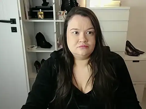 HollyDanceSoul online show from April 3, 2026, 4:21 am