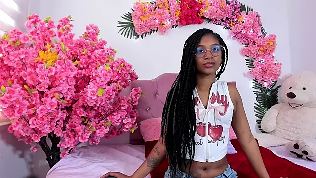 Pamela James  online show from January 14, 2026, 2:12 pm